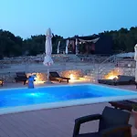 Strandhaus Sofia - Bain- Zut - Kornati By Interhome