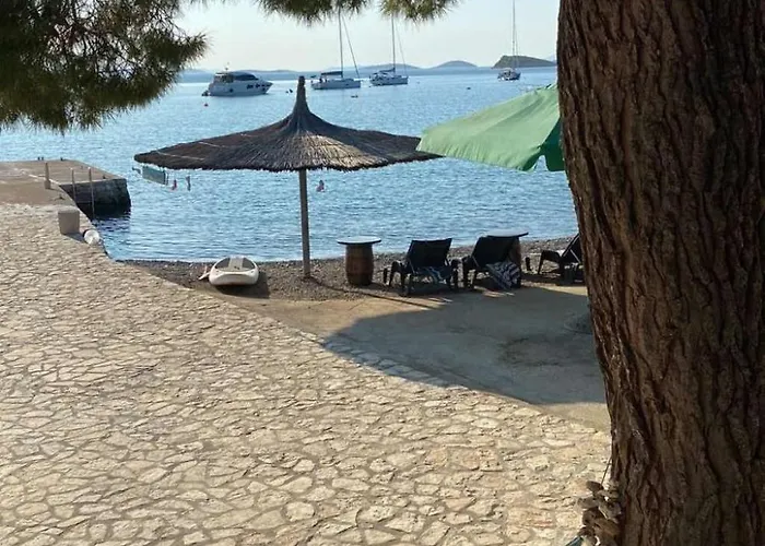 Appartamento Strandhaus Sofia - Bain- Zut - Kornati By Interhome