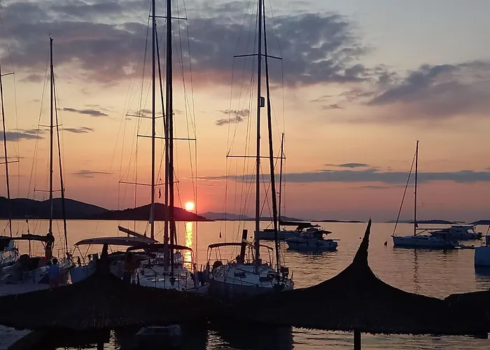 Appartamento Strandhaus Sofia - Bain- Zut - Kornati By Interhome